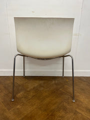Used Arper Catifa 53 White Polypropylene Shell Canteen Chair with 4 Chrome Legs.