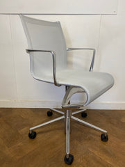 Used Alias 44 Rolling frame Swivel Chair