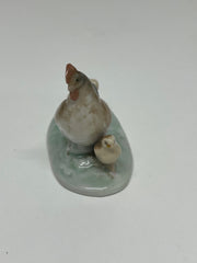 Vintage Nao Daisa for Lladro Porcelaine Figurine "Hen and Chicks" 1987 (Spanish)