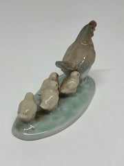 Vintage Nao Daisa for Lladro Porcelaine Figurine "Hen and Chicks" 1987 (Spanish)