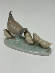 Vintage Nao Daisa for Lladro Porcelaine Figurine "Hen and Chicks" 1987 (Spanish)