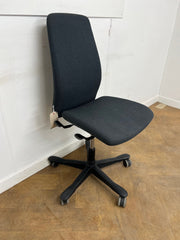 Kinnarps 5220 Grey Cloth Swivel Chair (Ex Showroom Model) No arms
