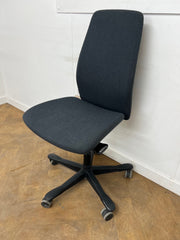 Kinnarps 5220 Grey Cloth Swivel Chair (Ex Showroom Model) No arms