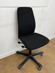 Kinnarps 5220 Black Cloth Swivel Chair No Arms .