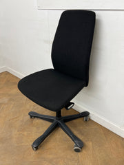 Kinnarps 5220 Black Cloth Swivel Chair No Arms .