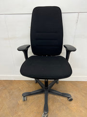 Unused/Ex showroom Kinnarps 5000 in Black Cloth with Fully Adjustable Gel Arms