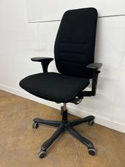 Unused/Ex showroom Kinnarps 5000 in Black Cloth with Fully Adjustable Gel Arms