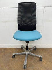 Unused/Ex showroom Kinnarps 5282 Turquoise Cloth/Black Mesh Back (No Arms)