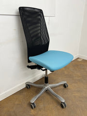 Unused/Ex showroom Kinnarps 5282 Turquoise Cloth/Black Mesh Back (No Arms)