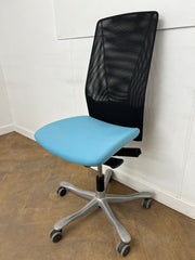 Unused/Ex showroom Kinnarps 5282 Turquoise Cloth/Black Mesh Back (No Arms)