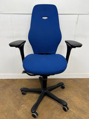 Kinnarps 8783 Blue Cloth Swivel Chair with Arms.