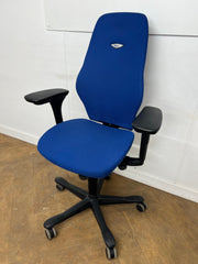 Kinnarps 8783 Blue Cloth Swivel Chair with Arms.
