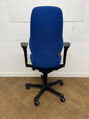 Kinnarps 8783 Blue Cloth Swivel Chair with Arms.