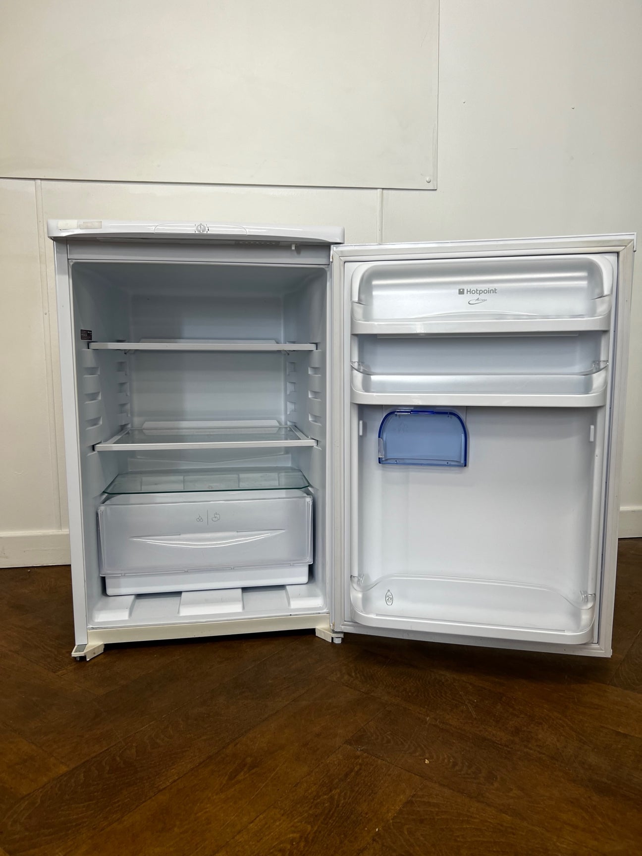 Used Domestic Hotpoint Ice Diamond Undercounter Fridge Model Rlav21 Officecw