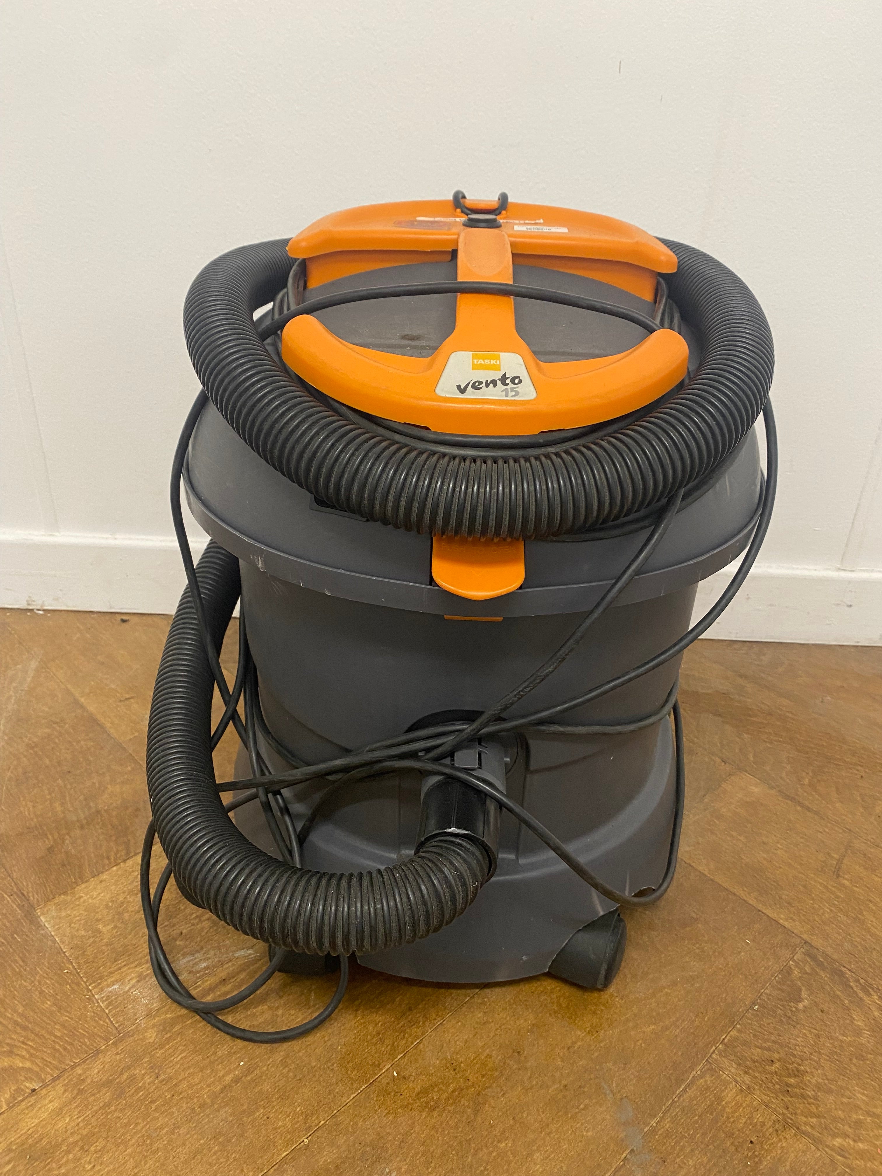 Used Taski Vento 15 Vacuum Cleaner 4 Gallon Dust Bag Capacity 1000w 12 ...