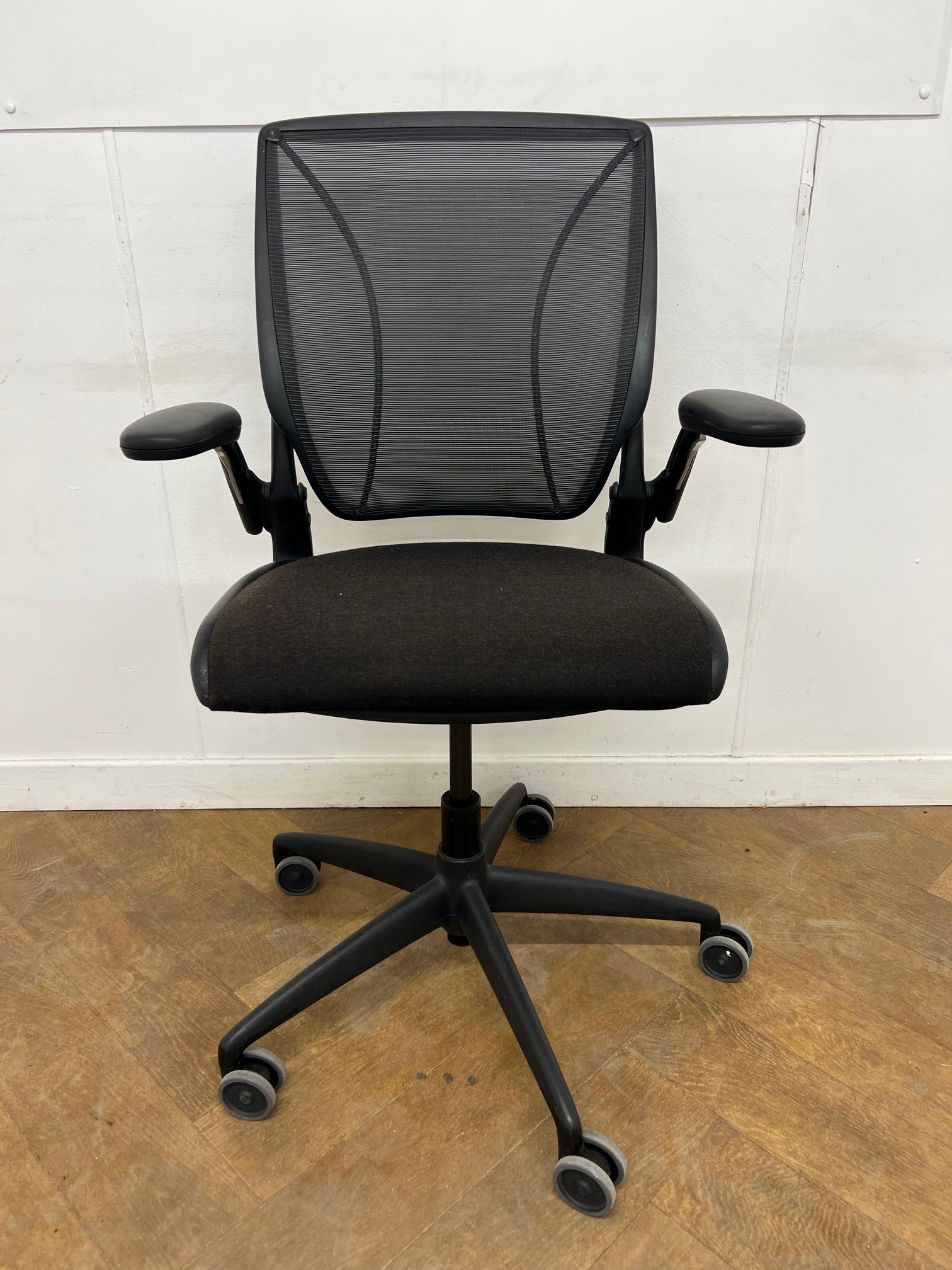 Humanscale Diffrient World Mesh Back Office Swivel Chair – officecw
