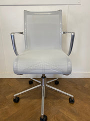 Used Alias 44 Rolling frame Swivel Chair