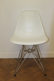 Vitra Eames Style White Fibreglass meeting/canteen chair Steel Rod Eiffel Base